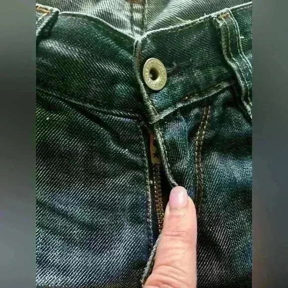 Levi’s classic jean cutoffs. Size 27. - Picture 4 of 11